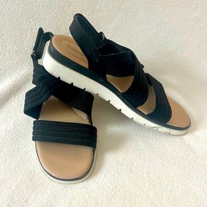 Black Baretraps sandals
